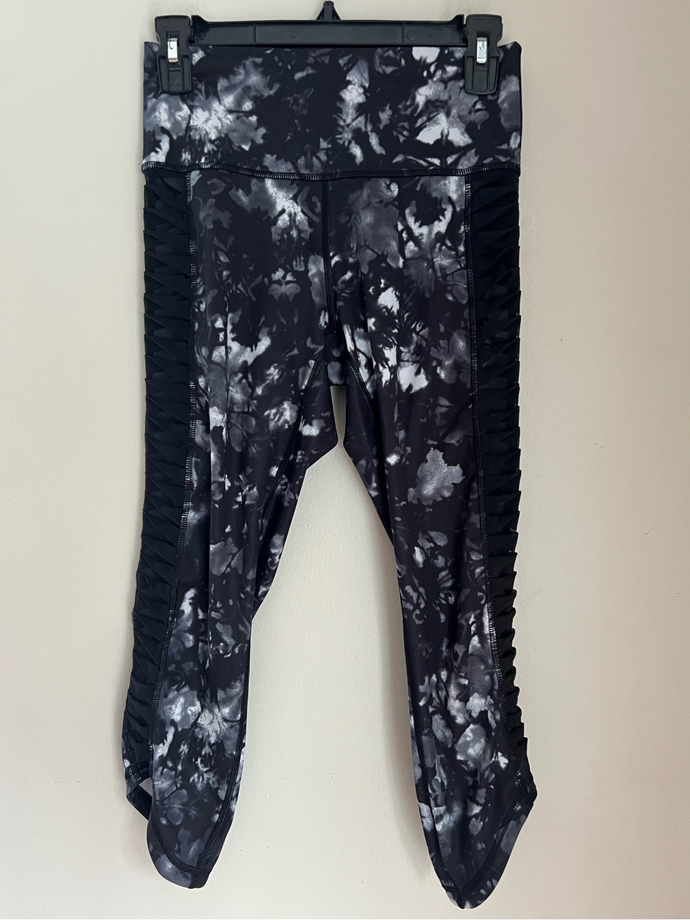 Lululemon Sunshine Salutation Crop Women’s 6 Full-On Luxtreme Dusk Dye Leggings